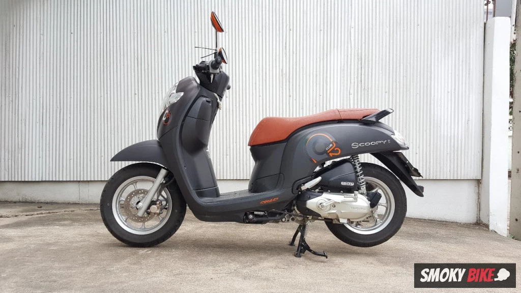 Honda Scoopy 110cc scooter available for rental in Ratchathewi Bangkok